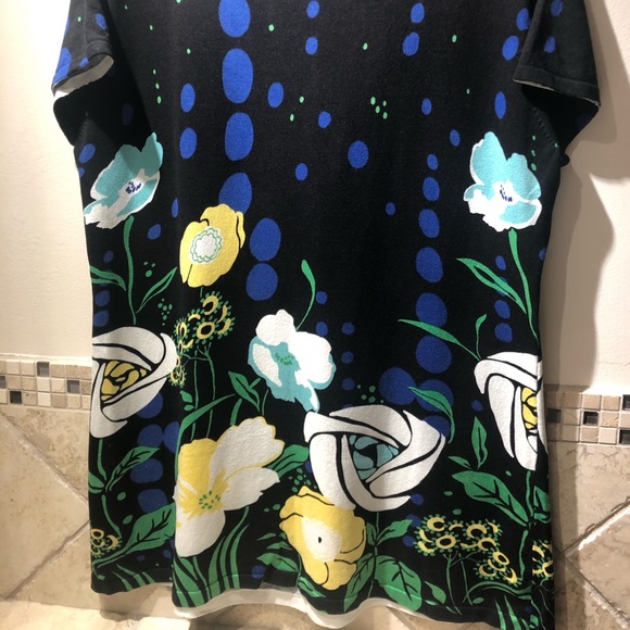 Top - Picture 2 of 2